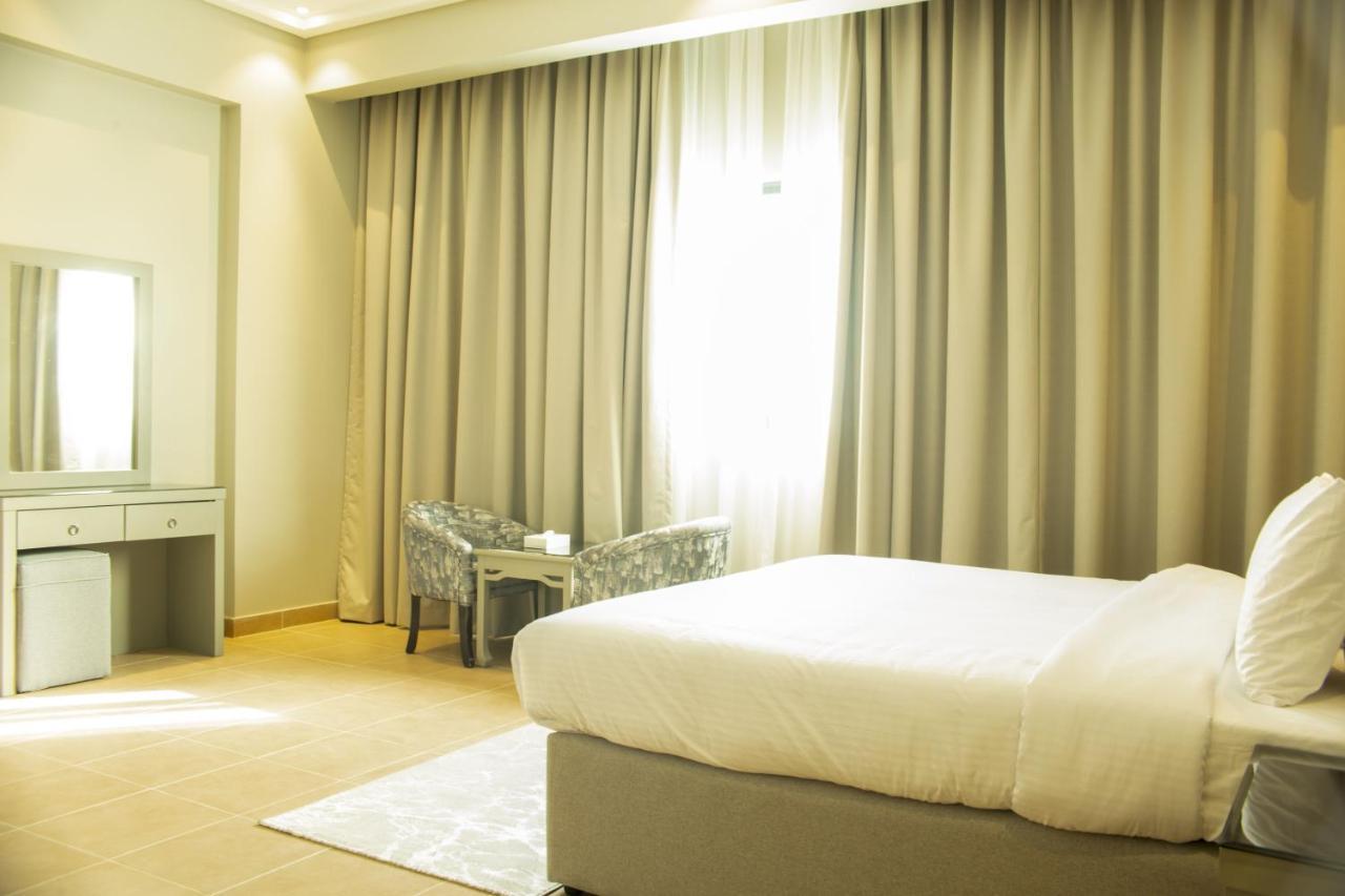 Infinity Tower Suites Wll Манама Екстериор снимка