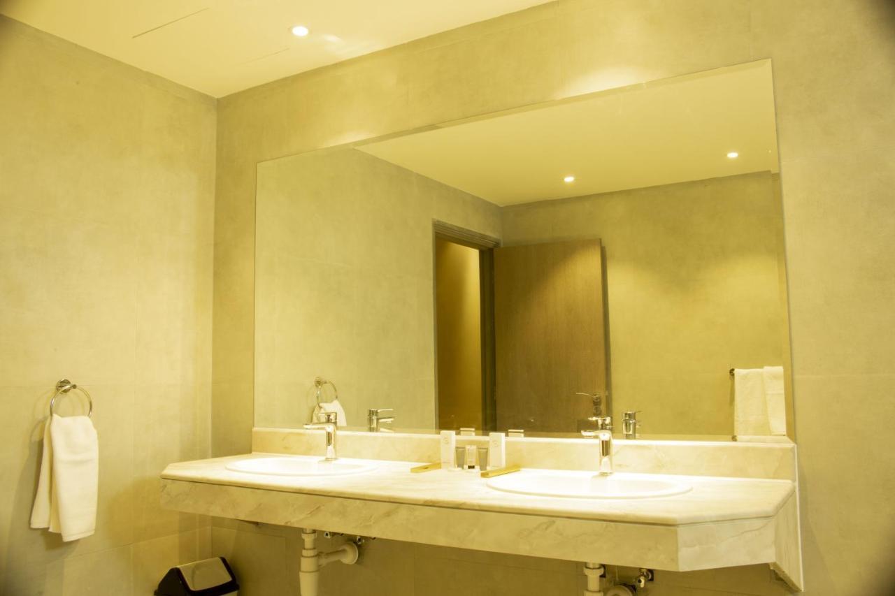 Infinity Tower Suites Wll Манама Екстериор снимка