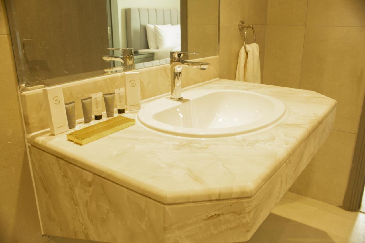 Infinity Tower Suites Wll Манама Екстериор снимка